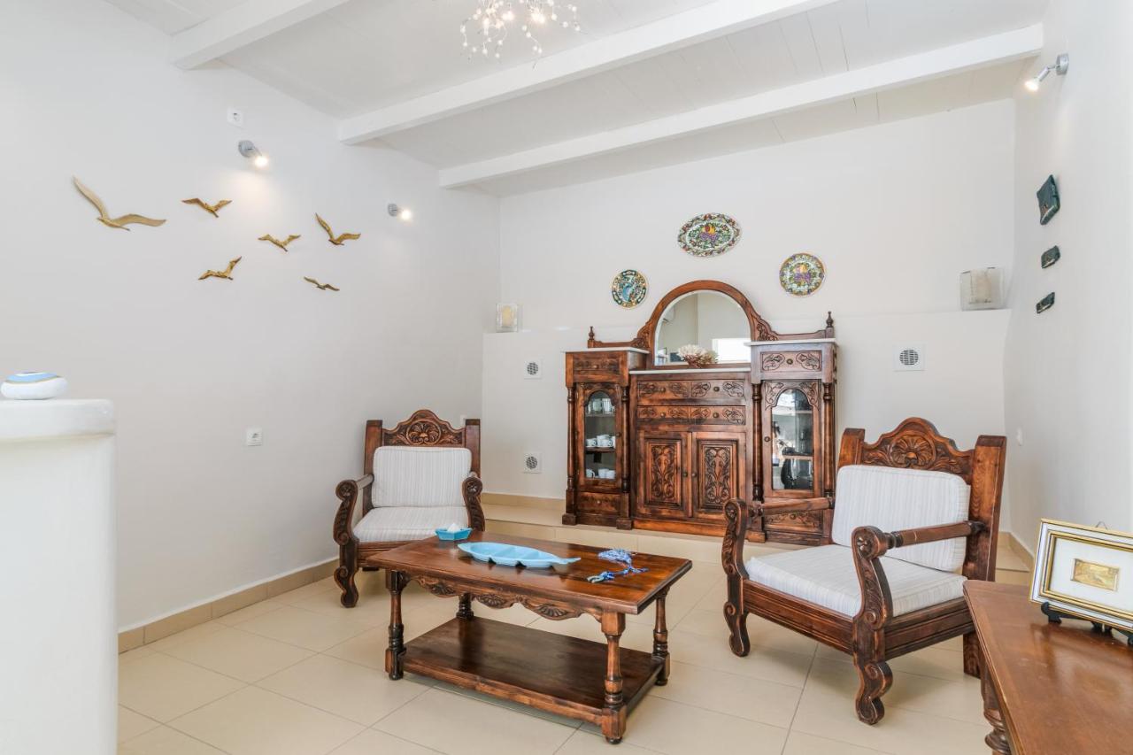 Lina And Babis' Home Adamantas Exterior photo