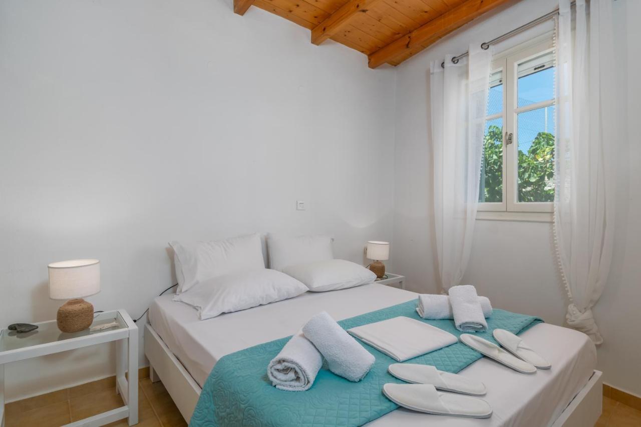 Lina And Babis' Home Adamantas Exterior photo