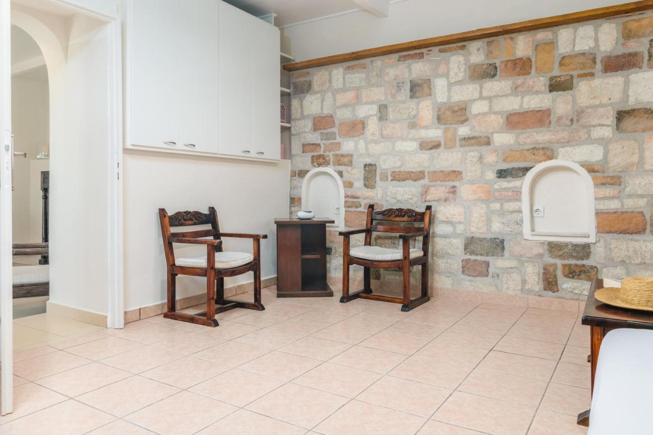 Lina And Babis' Home Adamantas Exterior photo
