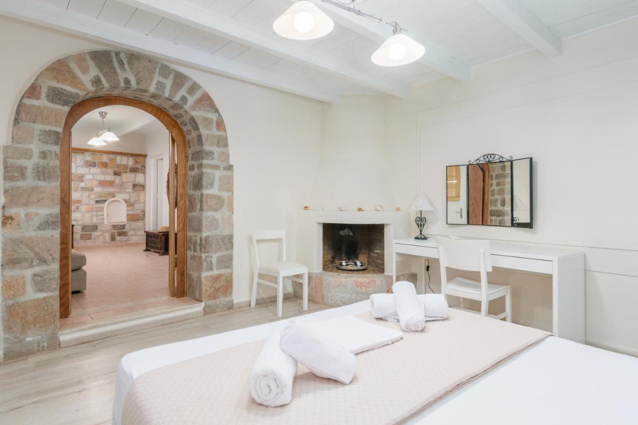 Lina And Babis' Home Adamantas Exterior photo