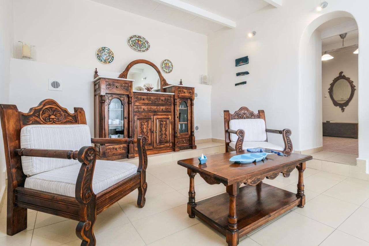 Lina And Babis' Home Adamantas Exterior photo