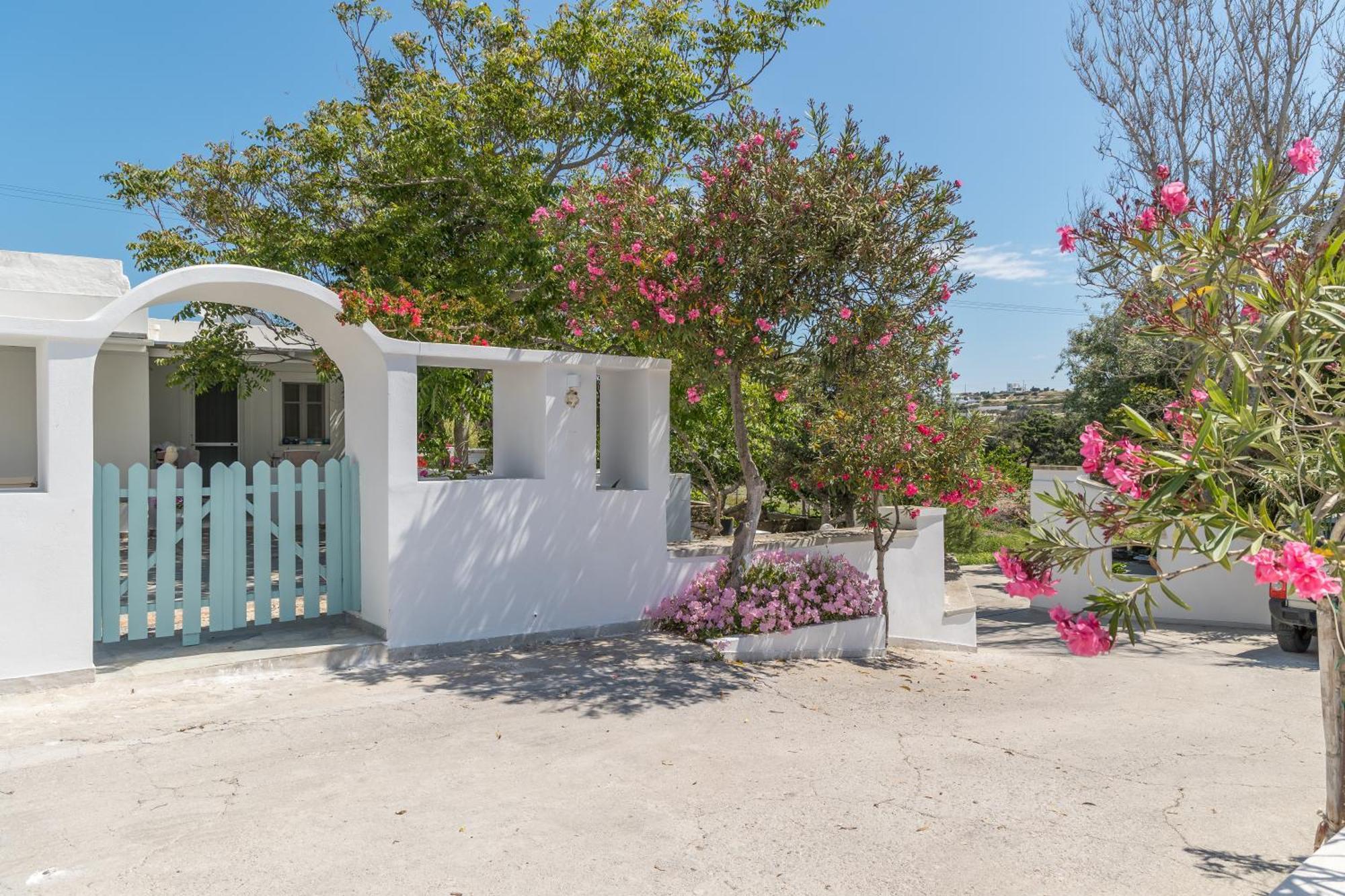 Lina And Babis' Home Adamantas Exterior photo