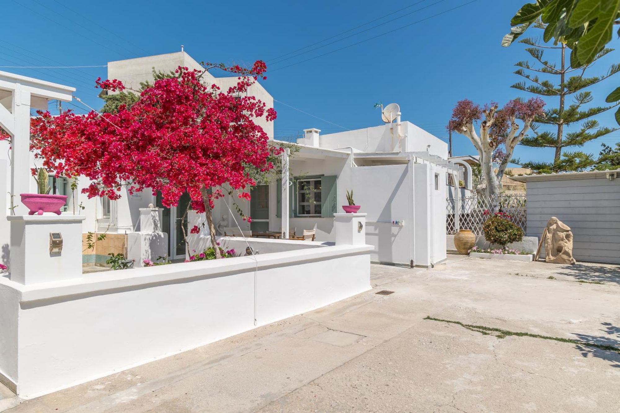 Lina And Babis' Home Adamantas Exterior photo