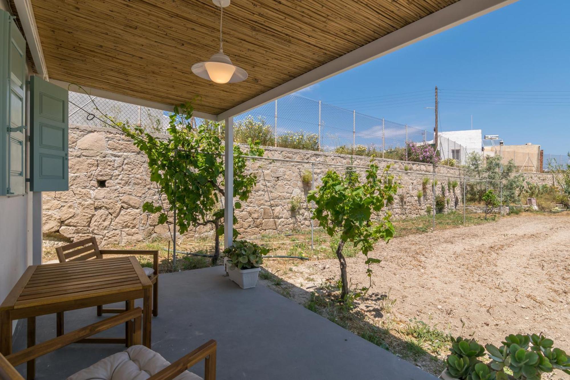 Lina And Babis' Home Adamantas Exterior photo