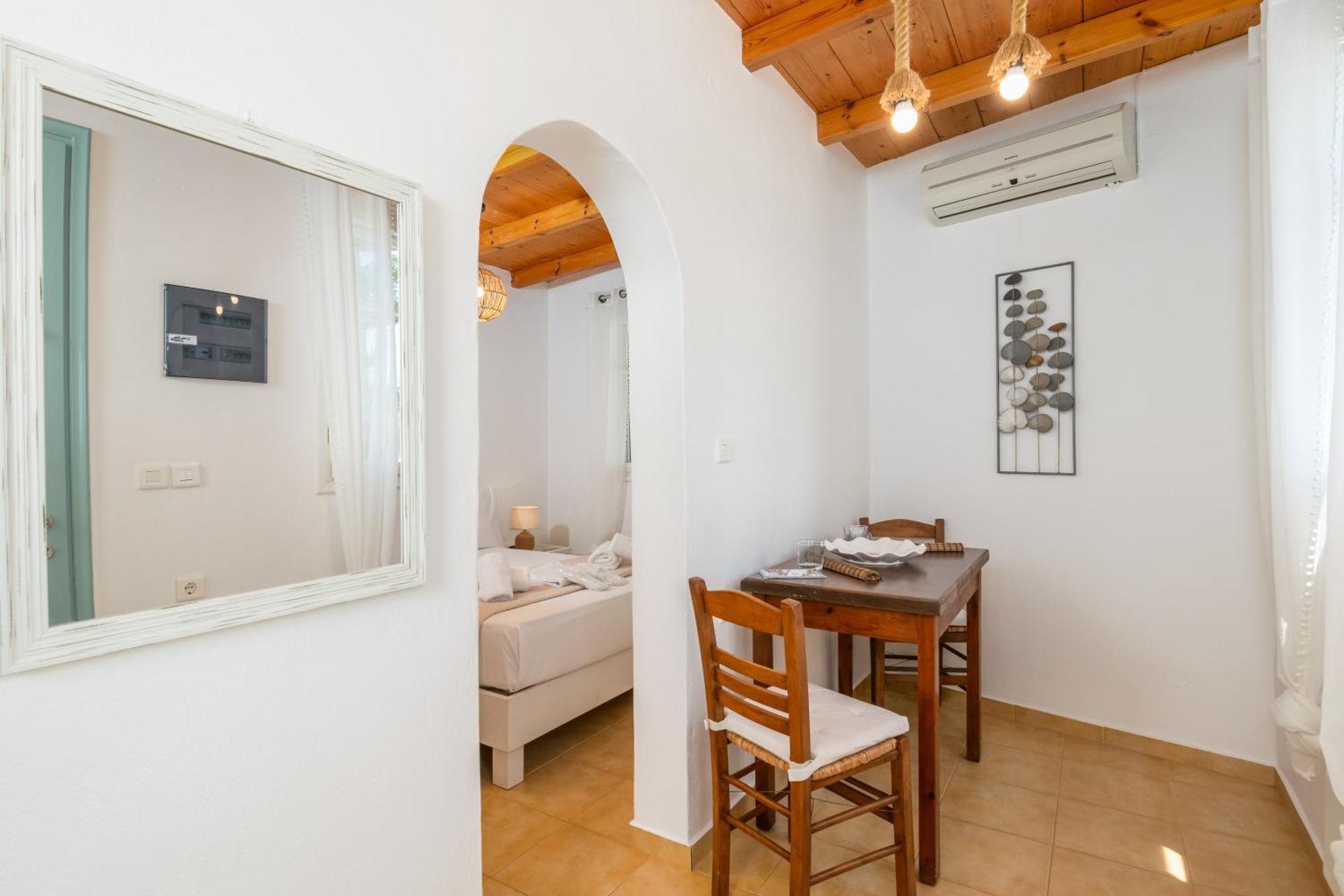 Lina And Babis' Home Adamantas Exterior photo
