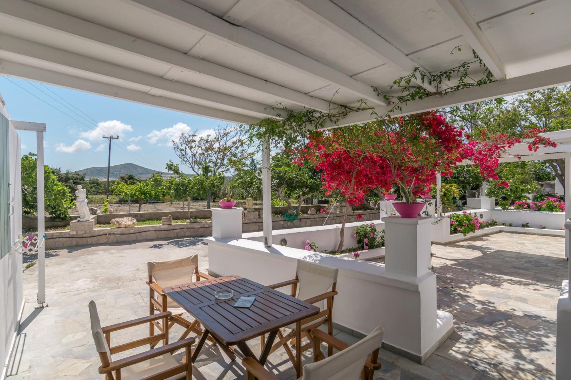Lina And Babis' Home Adamantas Exterior photo