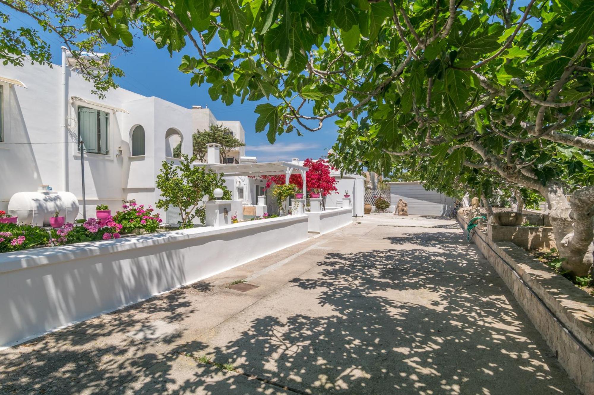 Lina And Babis' Home Adamantas Exterior photo