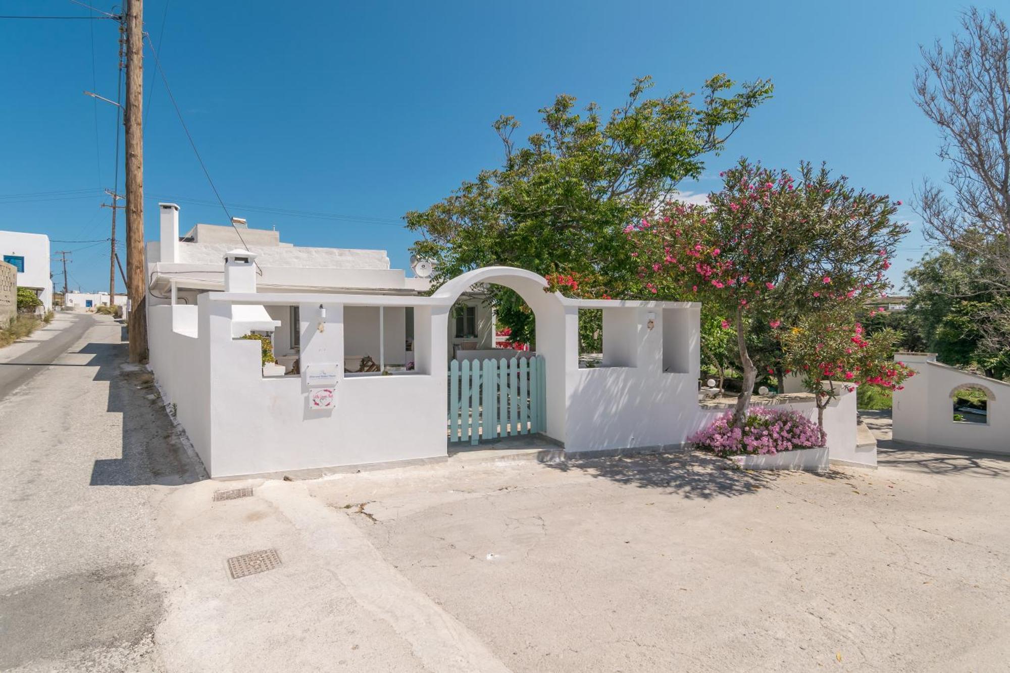 Lina And Babis' Home Adamantas Exterior photo