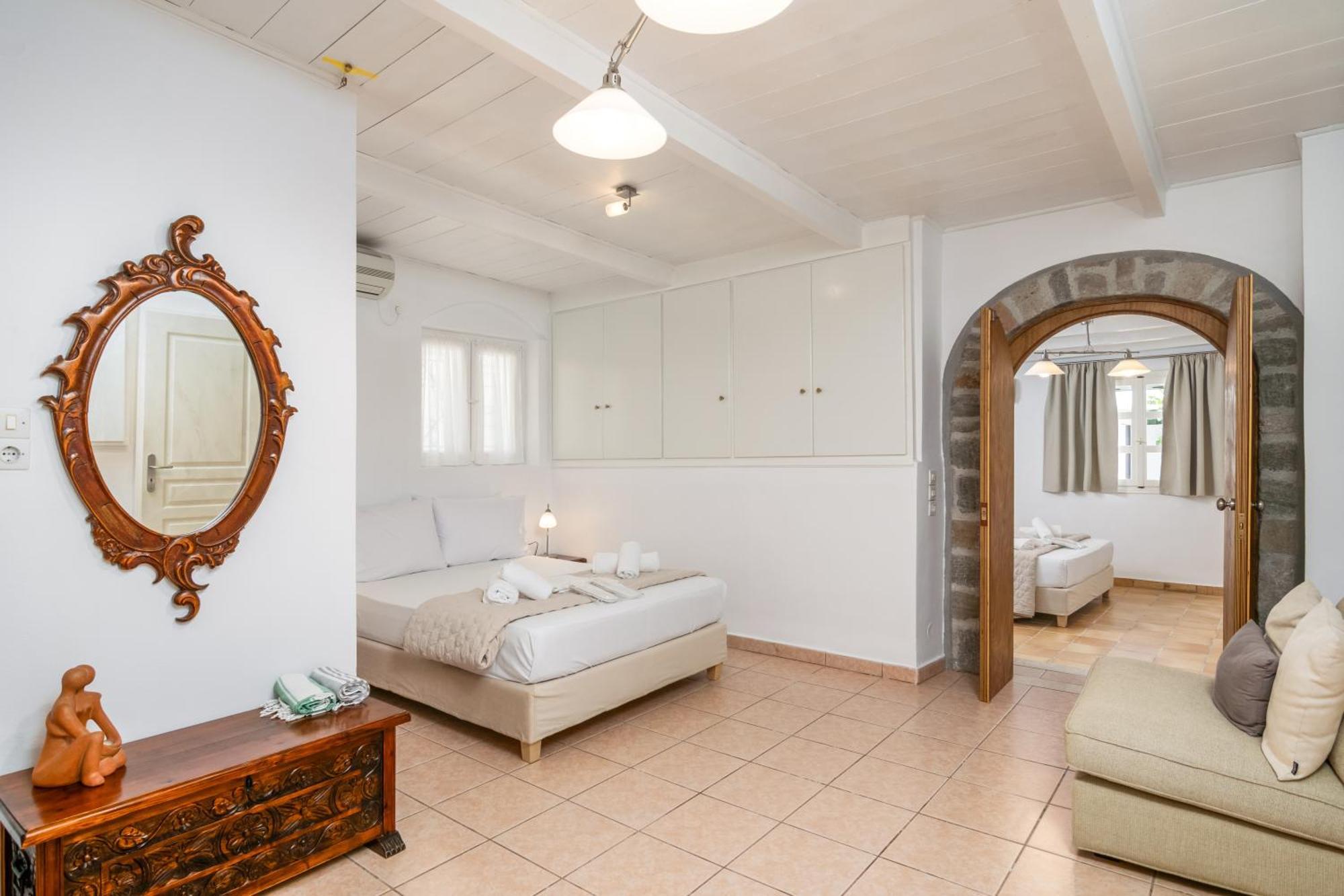 Lina And Babis' Home Adamantas Exterior photo